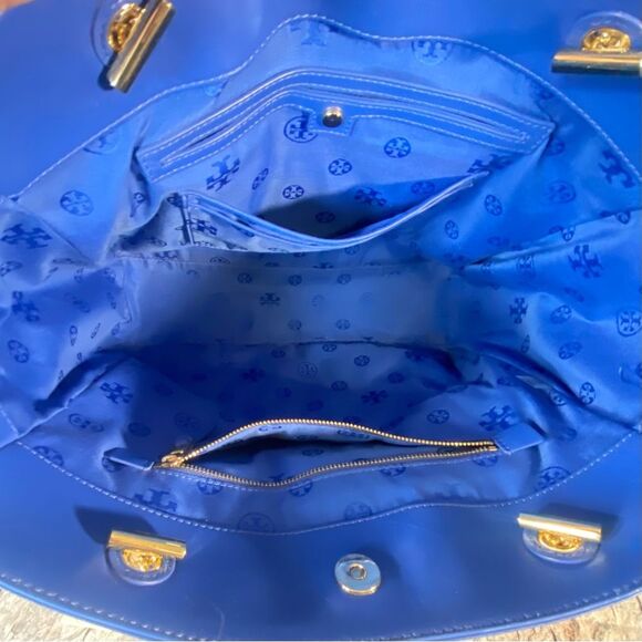 Tory Burch Blue Quilted Leather Alexa Tote - Picture 7 of 16
